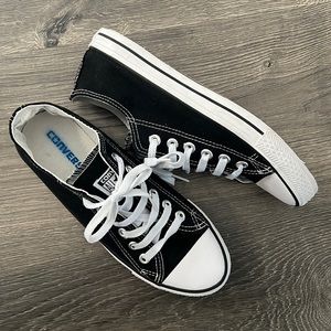 Black Low Top Converse Unisex M6/W7.5 🖤